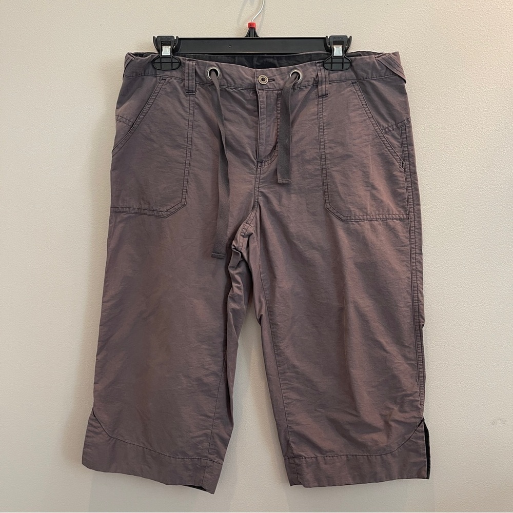 B: Columbia Pants Women’s M Gray Cropped Utility Gardening Hiking Outdoor